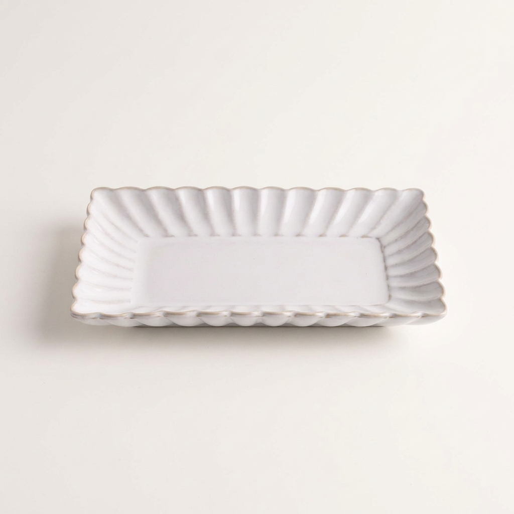Aiko rectangular plate, angled product view
